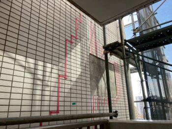 ビル改修におけるタイル交換工事の流れ ビル改修におけるタイル交換工事の流れ