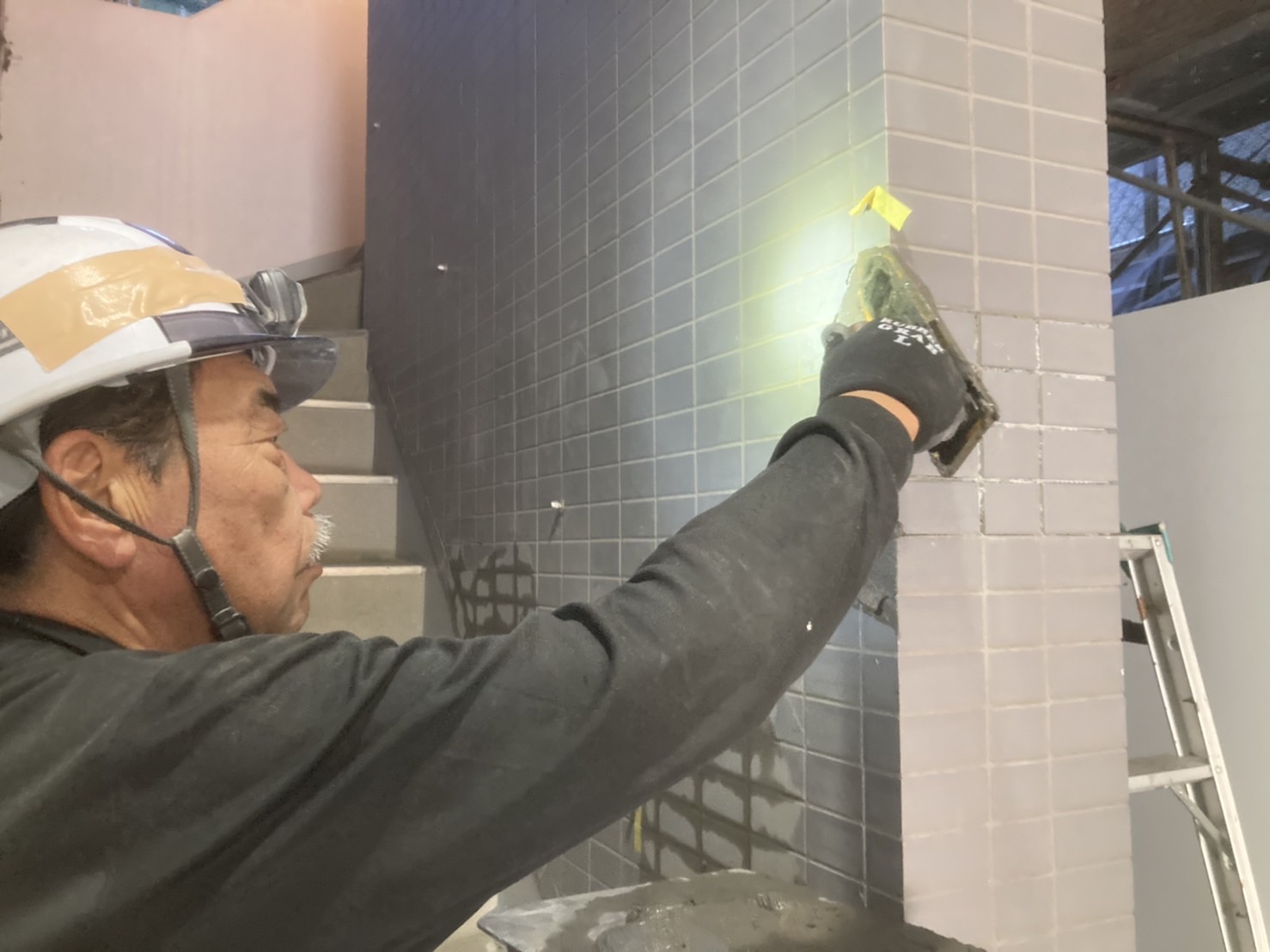 ビル改修の要！外壁タイルの「目地詰め」がビルの寿命と安全を守る理由とは？